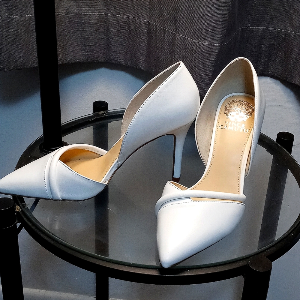 Vince Camuto Size 7 1/2 white heels